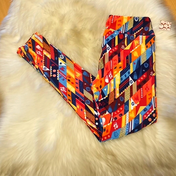 Disney LLR Its a Small World Legging-Pink Mix - Picture 8 of 9